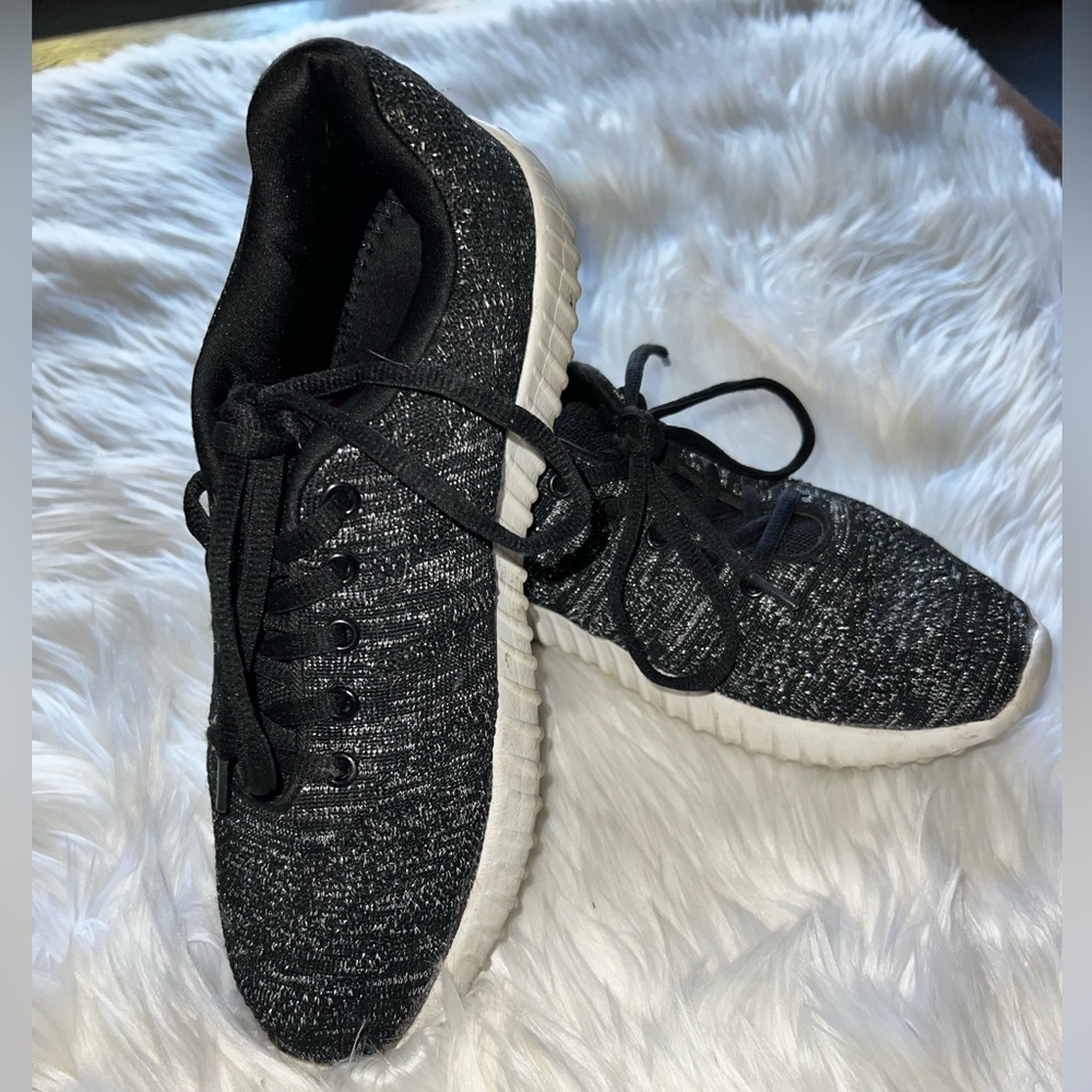 Forever 21 Glitter Black/Silver thread Athletic Sneaker Shoe Size 8 Lightweight